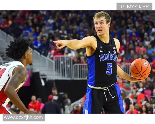 足球巨星升级之路:从新秀到世界之巅的成长与蜕变 足球巨星升级之路:从新秀到世界之巅的成长与蜕变