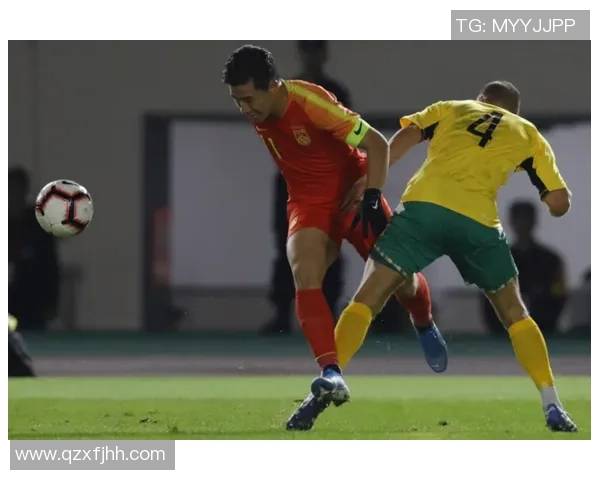 足球明星亲自上阵街头踢野球展现不拘一格的足球魅力